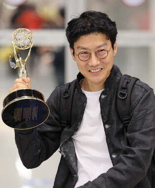 'Squid Game' stars return home with Emmy trophies