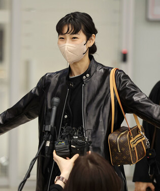 'Squid Game' stars return home with Emmy trophies