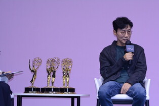 Photos of director Hwang Dong-hyuk, actress LeeYoo-mi and more at Emmys Celebration Press Conference