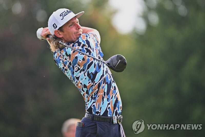 스미스, LIV 골프 5차 대회 2R 단독 선두…이적 후 첫 우승 기회