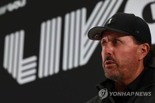 'LIV 대변인' 미컬슨, PGA 투어에 협력 요청 "함께 해야 발전"