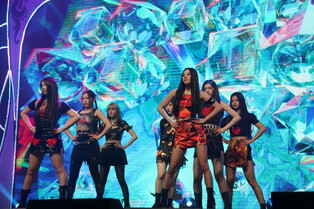 Photos of NMIXX performing 'DICE' at media showcase of second single album 'ENTWURF'