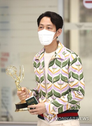S.Korean actor Lee Jung-jae tests positive for COVID-19
