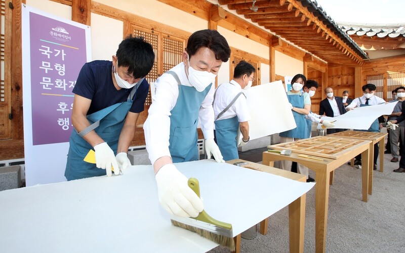 경복궁 창호 보수에 쓰인 '조선 시대 진상품' 전주 한지