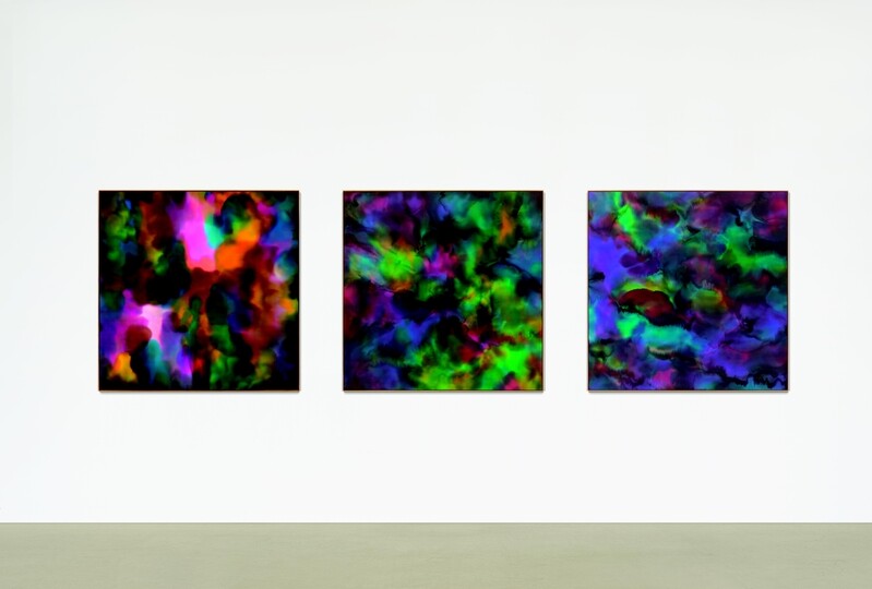 실크와 유리광택 너머의 외계…마티 브라운 아시아 첫 개인전