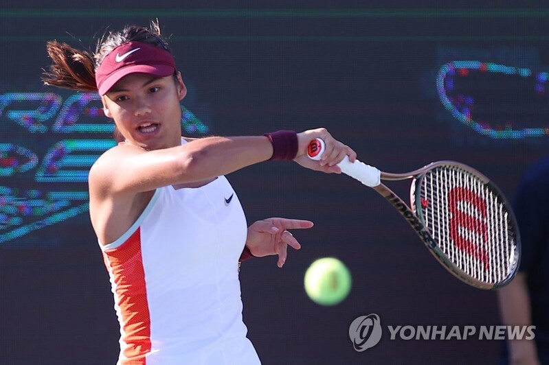(LEAD) Ex-U.S. Open champion Raducanu advances to round of 16 at WTA Korea Open