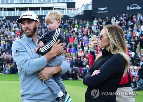 골프 스타 더스틴 존슨 "낚시와 아내 중 선택? 말 못 해"