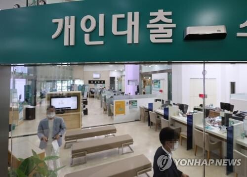 Delinquency ratio on bank loans inches up in July