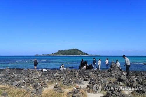 Jeju logs more than 10 mln visitors amid eased COVID-19 curbs