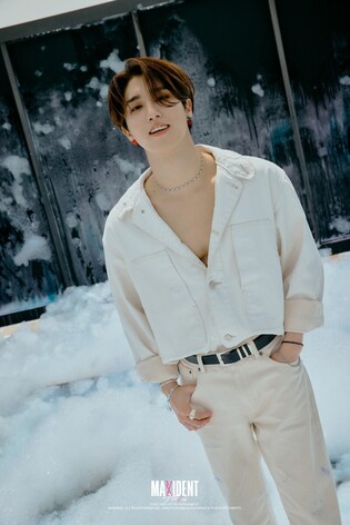 Individual teaser photos of Stray Kids for mini album 'Maxident' drops