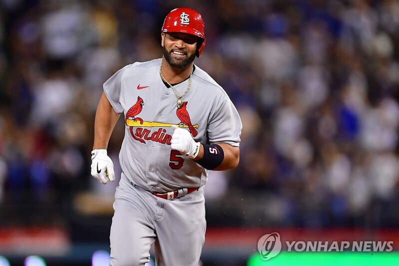 푸홀스, 다저스타디움서 역사적인 MLB 700홈런 위업