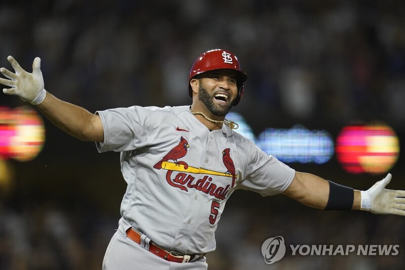 은퇴 앞둔 푸홀스, 마침내 MLB 역대 4번째로 700홈런(종합)