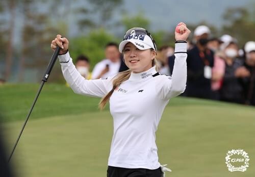 KLPGA 투어 시즌 최다 홀인원 신기록 초읽기…2개 남았다