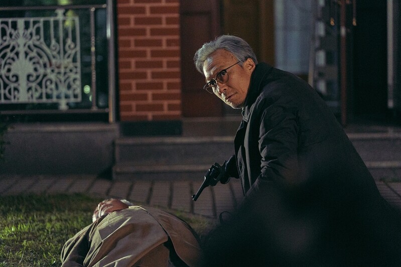 80대로 변신한 이성민 "구부정한 자세·느린 액션, 도전이었죠"