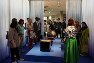 Feeling the brilliant color .. to promote Korea's Najeon craft in France