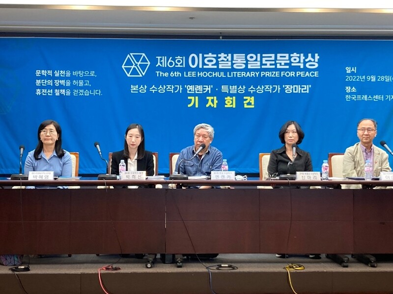 中작가 옌롄커 "작가에게는 글로 표현하는 행위 그 자체가 중요"