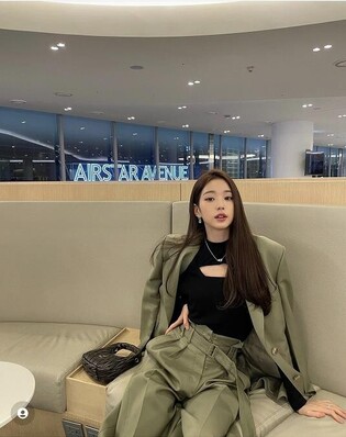 Jang Won-young, ROSÉ, AESPA ...K-pop girl groups at Paris Fashion Week