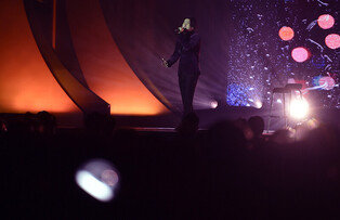 Kang Daniel, Yuju, and Chancellor performing at 2022 Apan Star Awards