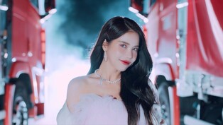 Solar of Mamamoo's individual teaser photo for title track '1llella' drops