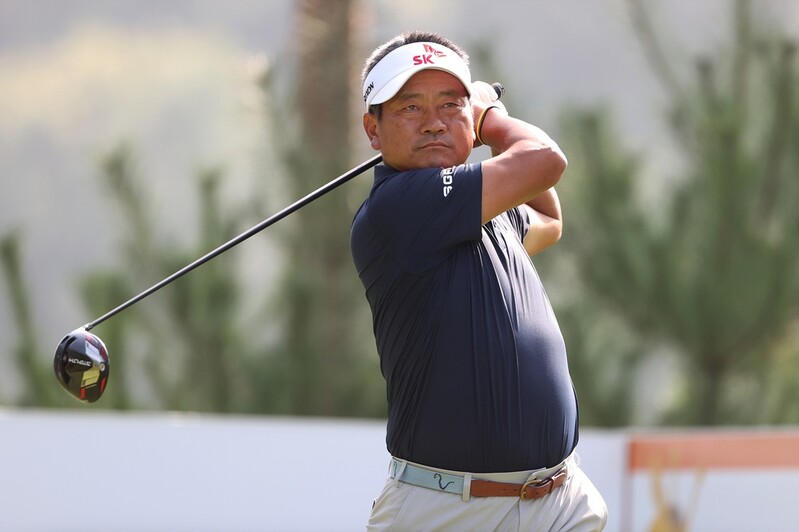 하루에 두번 연습장 찾은 최경주 "라운드 전엔  연습볼 150개"