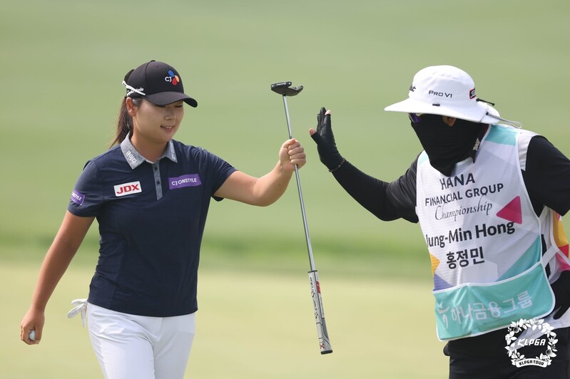 홍정민, KLPGA 하나금융 챔피언십 3R 2타 차 선두…김수지 2위
