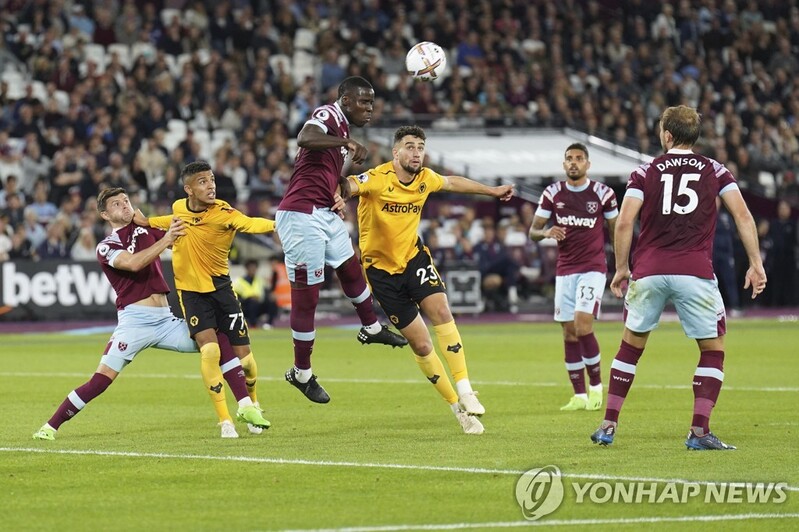 '황희찬 결장·코스타 신고식' 울버햄프턴, 웨스트햄에 0-2 패배