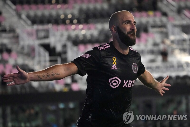 아르헨티나 국가대표 출신 공격수 이과인, 선수 은퇴 선언