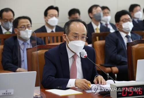 (LEAD) S. Korea vows 'preemptive, appropriate' steps against financial market instability