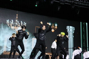 Photos of boy group Kingdom performing 'Long Live the King' at media showcase for fifth mini album 'History Of Kingdom : Part Ⅴ. Louis'