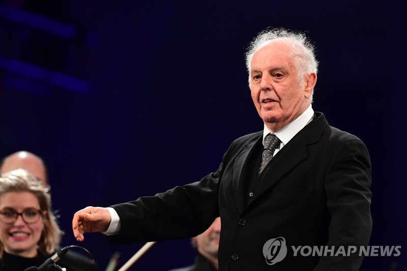 지휘 거장 바렌보임, 건강상 이유로 당분간 활동 중단