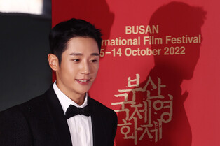 Jung Hae-in on 2022 BIFF red carpet