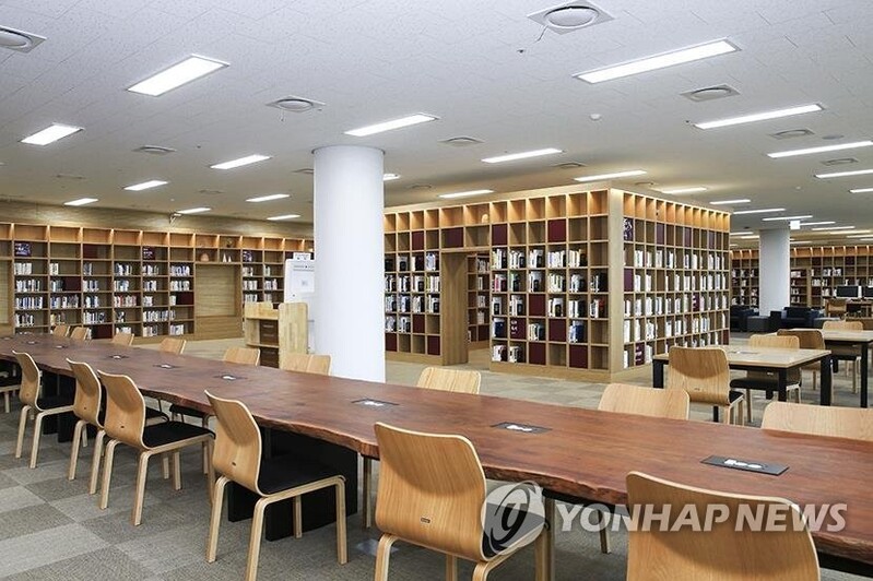 공공도서관 대출 1위는…20대는 김초엽, 30대는 오은영 육아서