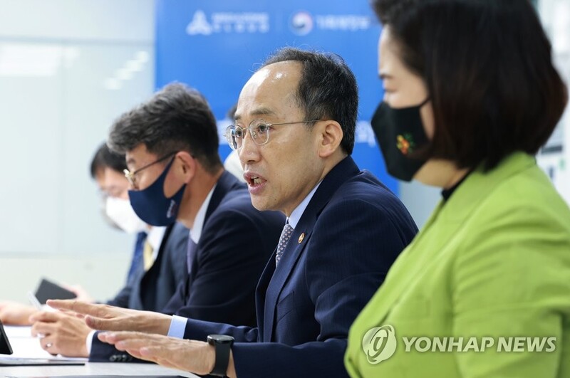 S. Korea not on verge of foreign reserve crisis, stagflation: finance minister
