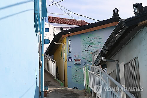 사진 더 멋지게 나와요…새옷 갈아입은 통영 '동피랑' 벽화마을