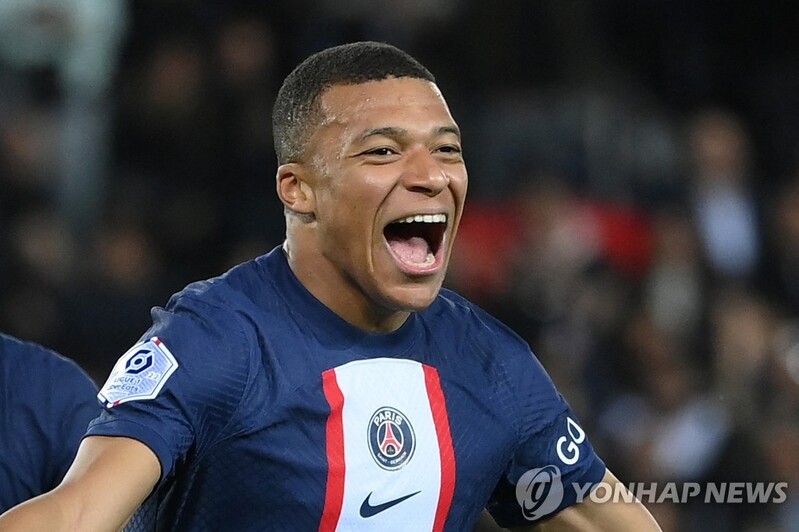 '1천800억원' 음바페, 축구선수 수입 1위…메시 2위·호날두 3위