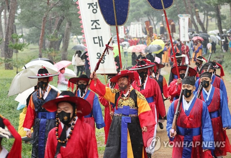 정조의 효심으로 이은 110리 빗길…4년 만의 능행차 재현