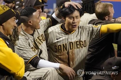 김하성, 3볼넷 3득점 1도루 '펄펄'…샌디에이고, NLDS 진출