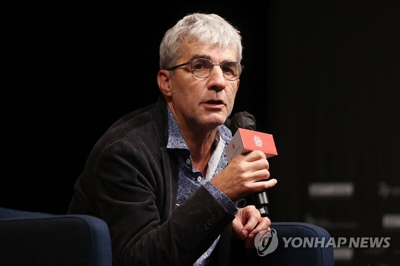 알랭 기로디 "소도시 배경, 다른 계급 다루려는 정치적 선택"