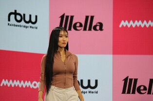 MAMAMOO posing during 12th mini album 'Mic_On' media showcase