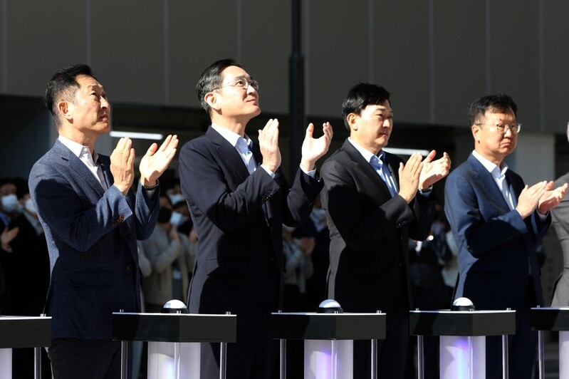 Samsung's de facto leader Lee attends opening ceremony of Samsung Biologics' fourth plant