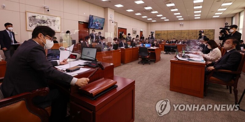 野 "靑을 무법천지 만들어", 與 "광우병 사태처럼 국민 호도"(종합)