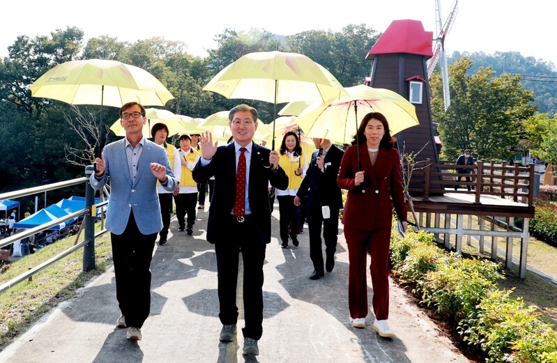 "좋은 기운 받으세요"…삼성 이병철 창업주 고향서 '부자축제'