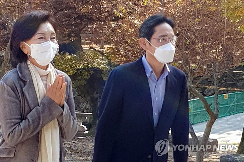 이재용, 오늘 개관한 LG아트센터 찾아…어머니와 공연도 관람