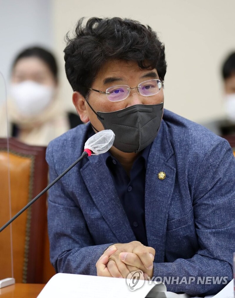 "KBS 광고 매출 9년 새 56% 감소…수익 구조 개편해야"