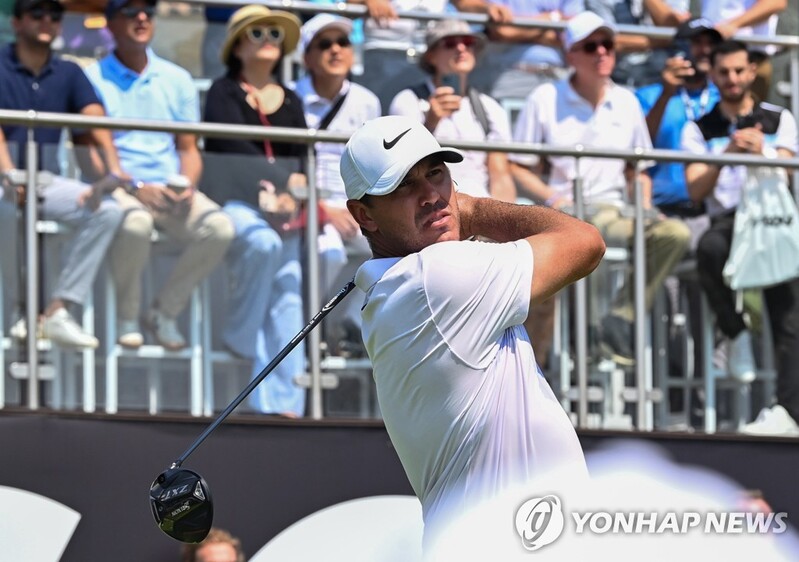 켑카, LIV 골프 사우디아라비아 대회 2R 2위…선두는 율라인