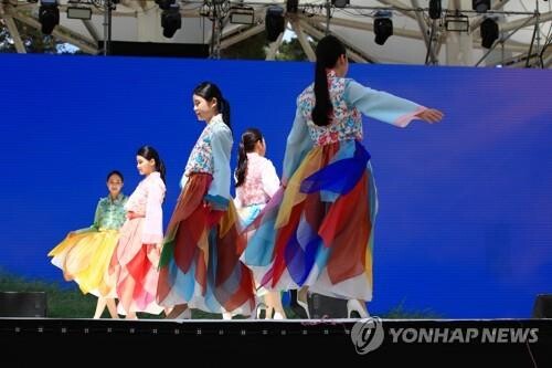 한복 패션쇼·콘서트·전통놀이…전주시 일주일간 한복축제