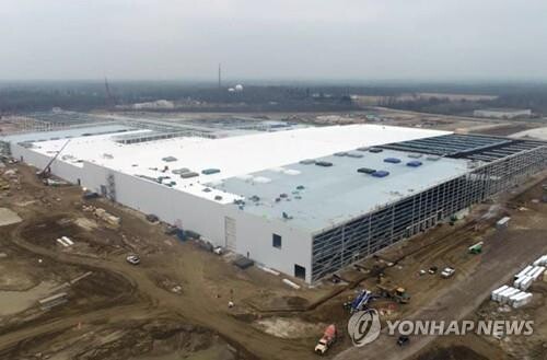 LG Group chief visits joint EV battery plant in Ohio