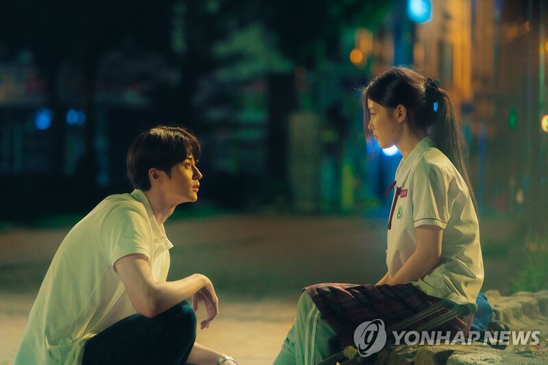 Netflix's teen romance film '20th Century Girl' evokes nostalgic feel for '90s