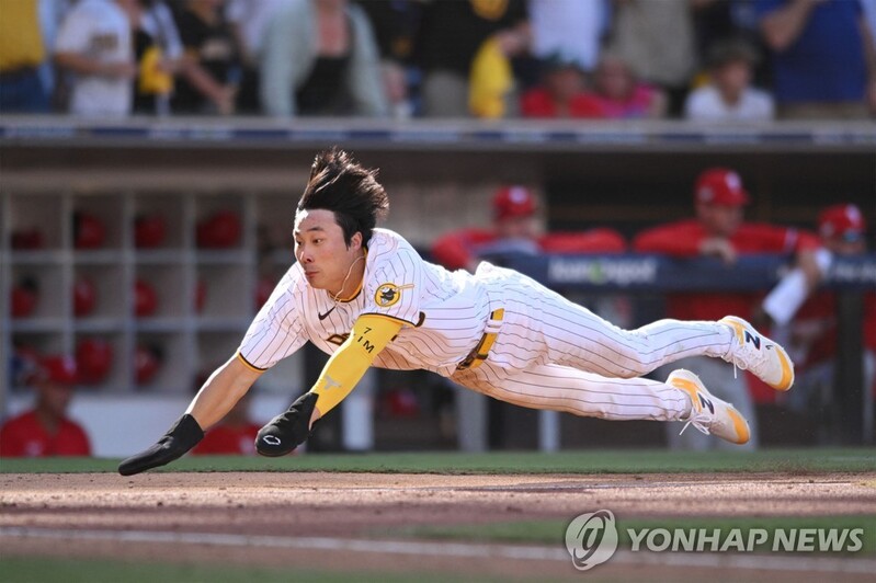김하성, 1루서 홈까지 전력질주로 역전승 물꼬…NLCS 1승 1패(종합)
