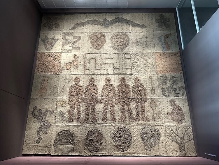 12m 흙벽으로 일으켜 세운 땅…'임옥상의 현재' 설치 프로젝트